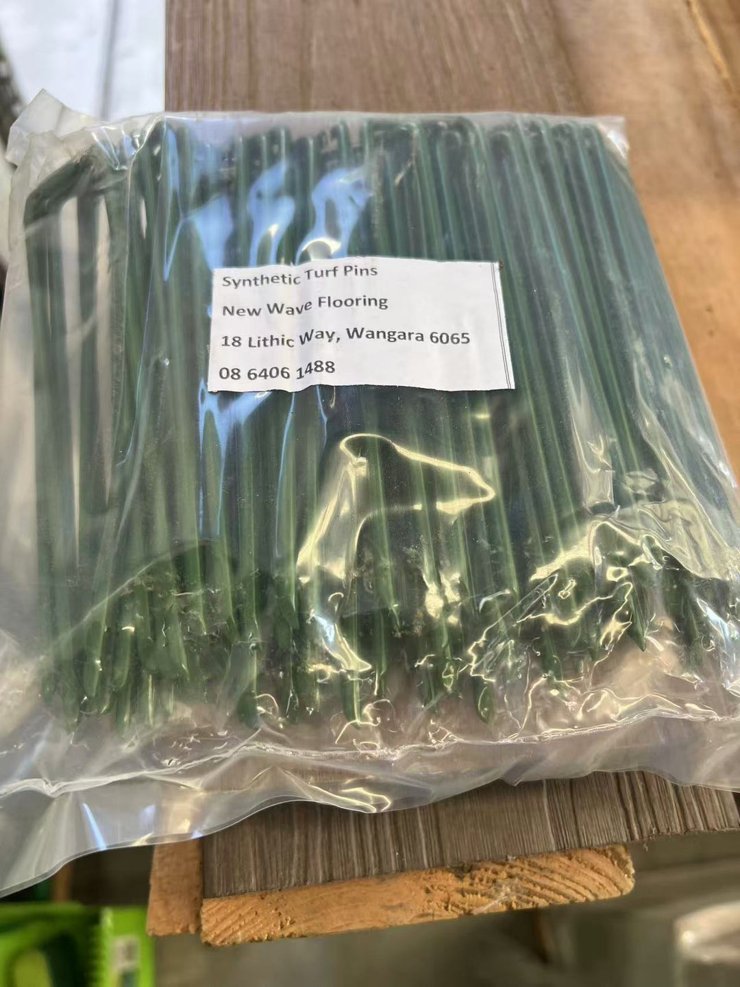 U-Shaped Garden Staples Pegs Ground Pins – 150mm for Securing Artificial Grass (50 Pack)